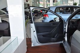 2013款大众捷达1.6L手动时尚型