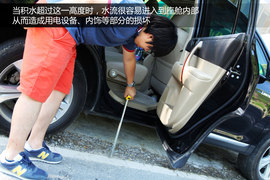 2012款丰田汉兰达对比道奇酷威