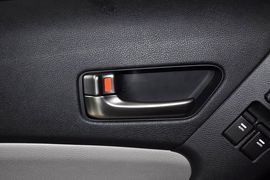 2012款现代劳恩斯酷派2.0T自动靓雅版