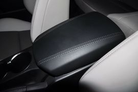 2012款现代劳恩斯酷派2.0T自动靓雅版