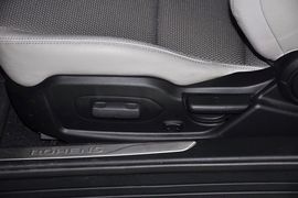 2012款现代劳恩斯酷派2.0T自动靓雅版