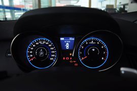 2012款现代劳恩斯酷派2.0T自动靓雅版