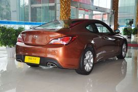 2012款现代劳恩斯酷派2.0T自动靓雅版