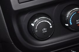 2014款Jeep指南者2.4L