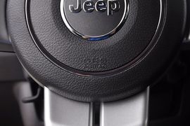 2014款Jeep指南者2.4L