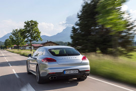 2014款保时捷Panamera海外试驾实拍