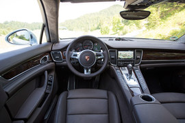 2014款保时捷Panamera海外试驾实拍