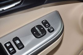 2012款丰田凯美瑞骏瑞2.0S耀动版