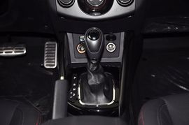 2013款起亚速迈1.6L