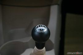 2009款起亚狮跑