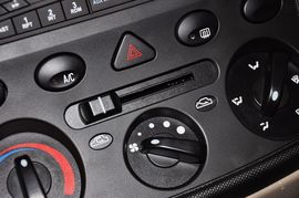 2010款五菱宏光1.2L舒适型