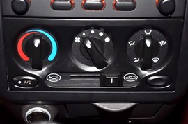 2012款五菱荣光1.2L基本型LJY