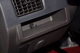 2012款五菱荣光1.2L基本型LJY