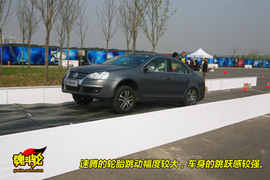 2009奔腾B70对比速腾