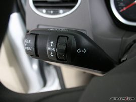 2009款福特福克斯三厢