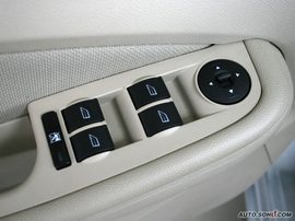 2009款福特福克斯三厢