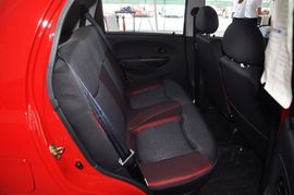 2012款宝骏乐驰1.2L手动优越型