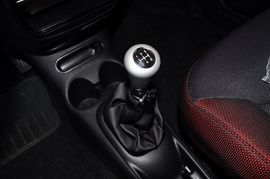 2012款宝骏乐驰1.2L手动优越型