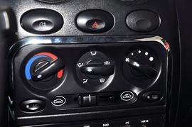 2012款宝骏乐驰1.2L手动优越型