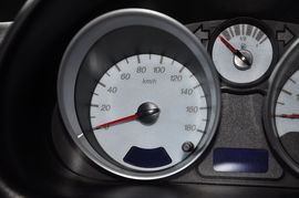 2012款宝骏乐驰1.2L手动优越型