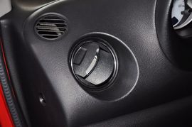 2012款宝骏乐驰1.2L手动优越型