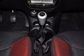 2012款宝骏乐驰1.2L手动优越型