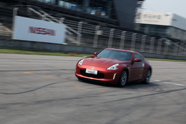 日产跑车特训营中的淑女