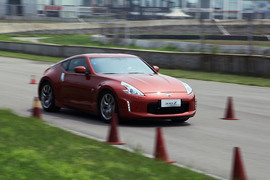 日产跑车特训营中的淑女