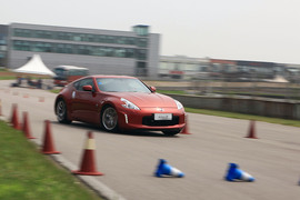 日产跑车特训营中的淑女