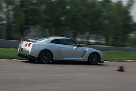 日产跑车特训营中的淑女