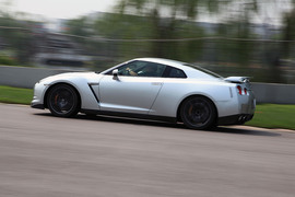 日产跑车特训营中的淑女