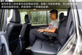 2014款三菱帕杰罗3.0L精英超越型试驾实拍