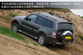 2014款三菱帕杰罗3.0L精英超越型试驾实拍