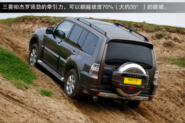 2014款三菱帕杰罗3.0L精英超越型试驾实拍