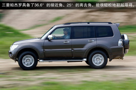 2014款三菱帕杰罗3.0L精英超越型试驾实拍