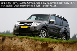 2014款三菱帕杰罗3.0L精英超越型试驾实拍