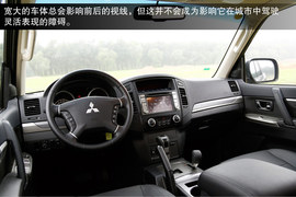 2014款三菱帕杰罗3.0L精英超越型试驾实拍