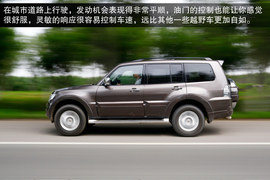 2014款三菱帕杰罗3.0L精英超越型试驾实拍