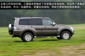 2014款三菱帕杰罗3.0L精英超越型试驾实拍