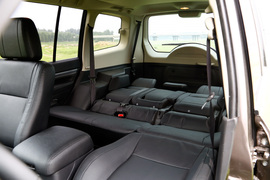 2014款三菱帕杰罗3.0L精英超越型试驾实拍