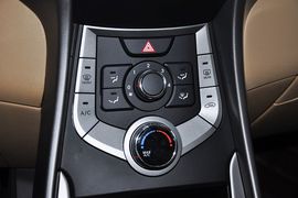 2012款现代朗动1.6GS手自一体时尚型