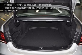 换上时尚外套再战！实拍2014款奔驰E260L