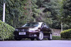 2013款比亚迪思锐1.5TID尊贵型试驾实拍