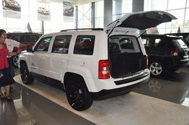 2014款Jeep自由客2.4L蛇形珍藏版