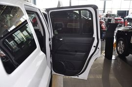2014款Jeep自由客2.4L蛇形珍藏版