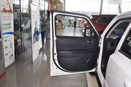 2014款Jeep自由客2.4L蛇形珍藏版