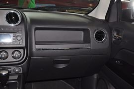 2014款Jeep自由客2.4L蛇形珍藏版