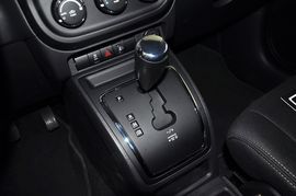 2014款Jeep自由客2.4L蛇形珍藏版