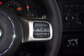 2014款Jeep自由客2.4L蛇形珍藏版
