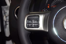 2014款Jeep自由客2.4L蛇形珍藏版